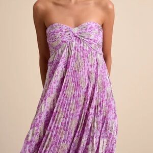 Lynwen Light Purple Abstract Pleated Strapless Maxi Dress
Lulus size S